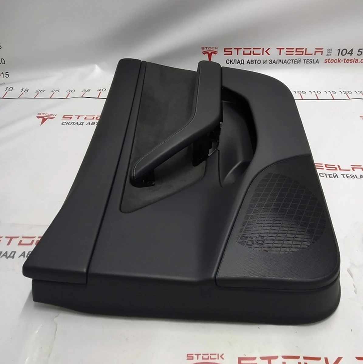 14 Карта двери передней правой PREM BLACK (отделка мягкая) c блоком стеклопод.(глянец) Tesla model 3 1090411-91-L