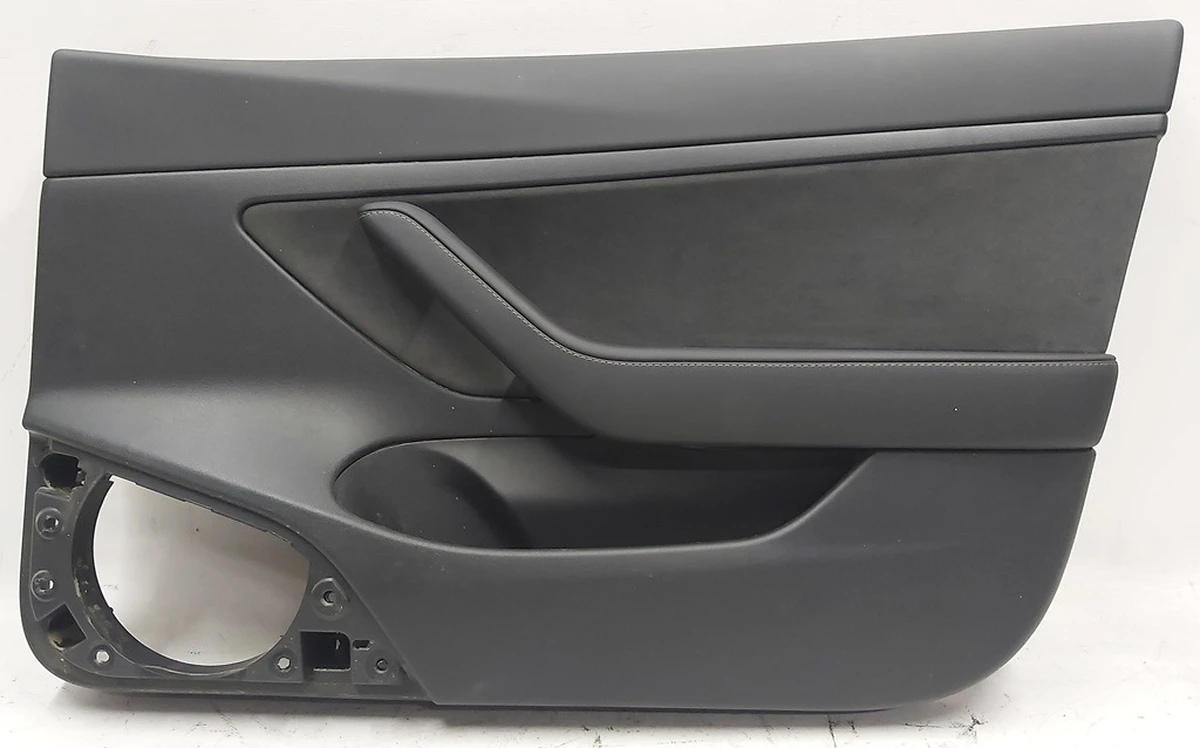 1 Карта двери передней правой PREM BLACK в частичном сборе с блоком регулировки стеклоподъемника Tesla model 3 1090411-91-K