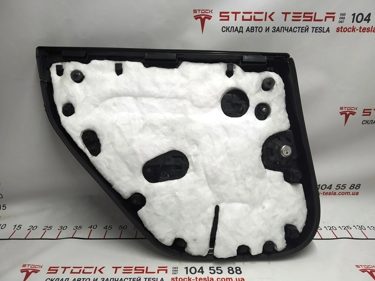 11 Карта двери задней правой PREM BLACK (отделка мягкая) c блоком стеклопод.(глянец) Tesla model 3 1090415-01-L