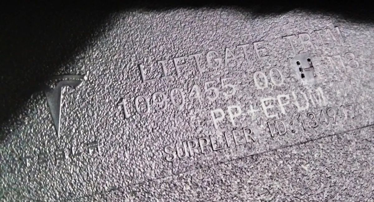 1 Trunk lid card (damaged) Tesla model 3 1090454-00-I