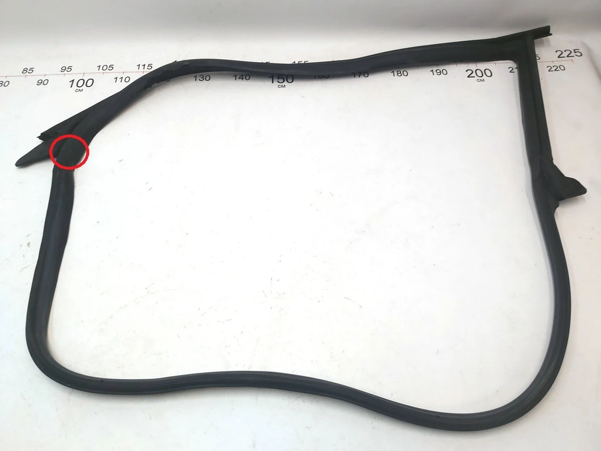 1 Уплотнитель дверного проема переднего левого Tesla Model 3 1090499-00-K