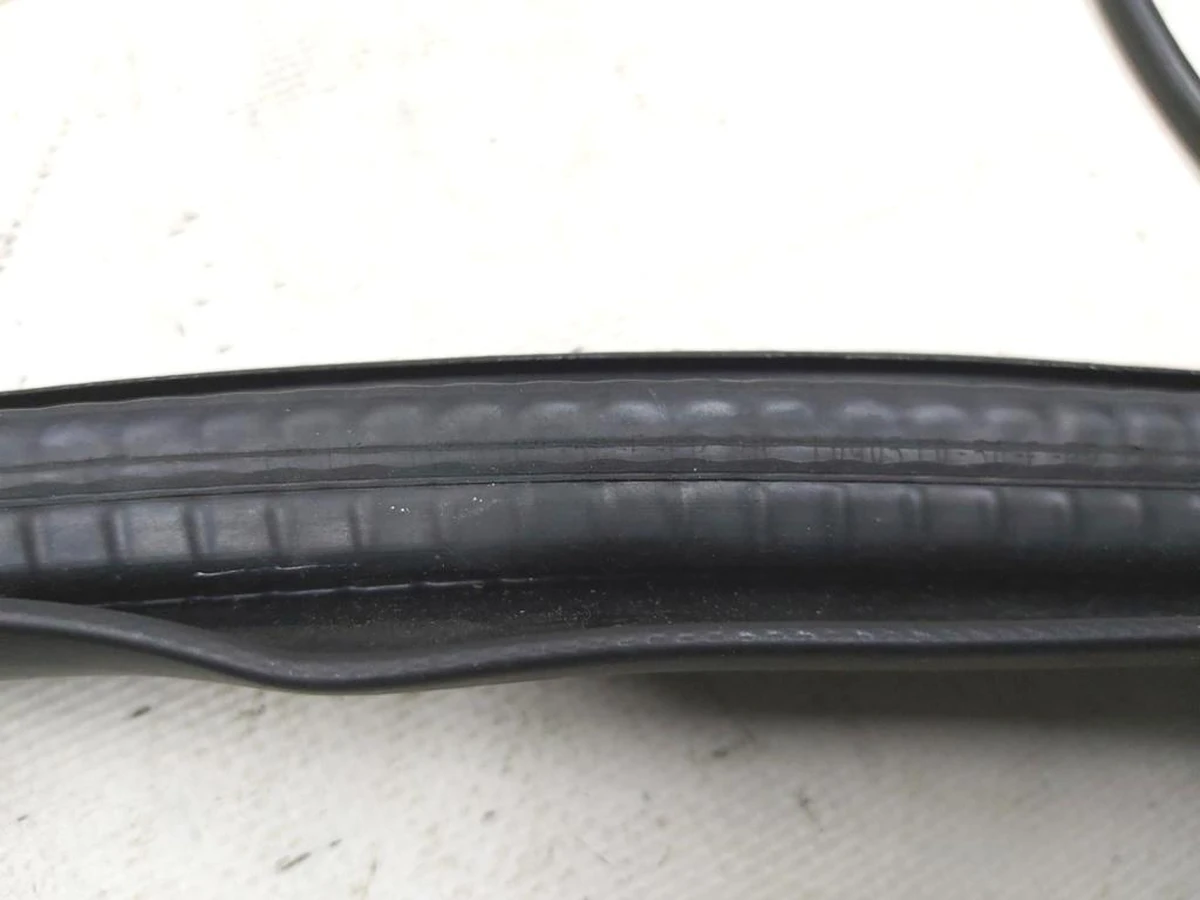 2 Seal the doorway rear right Tesla model 3 1090510-00-K