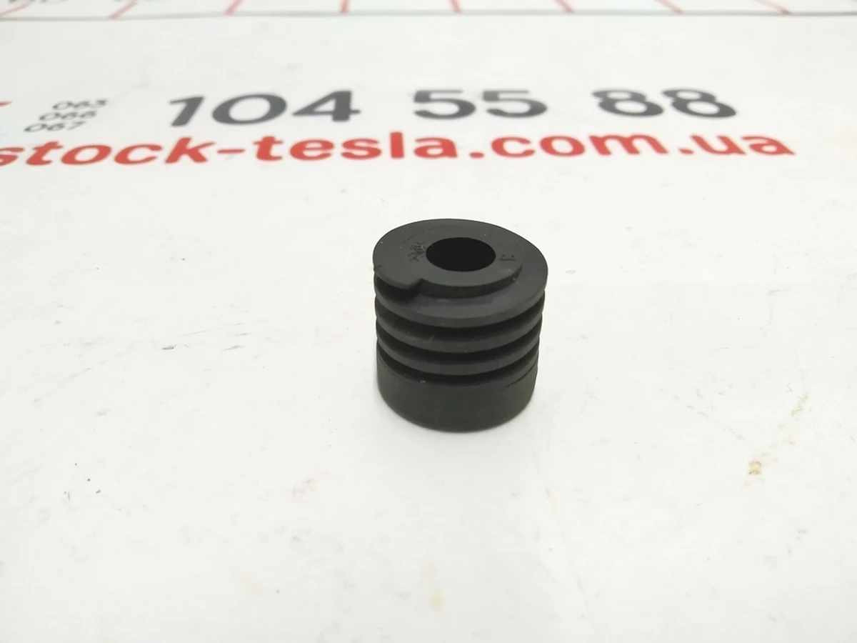 2 M3 Hood bumpstop Tesla Model 3 1090735-00-C