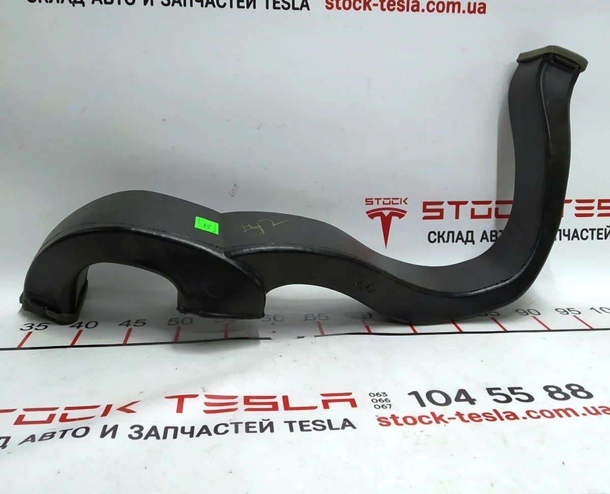 26 Воздуховод багажника верхний правый Tesla Model X 1090886-00-A