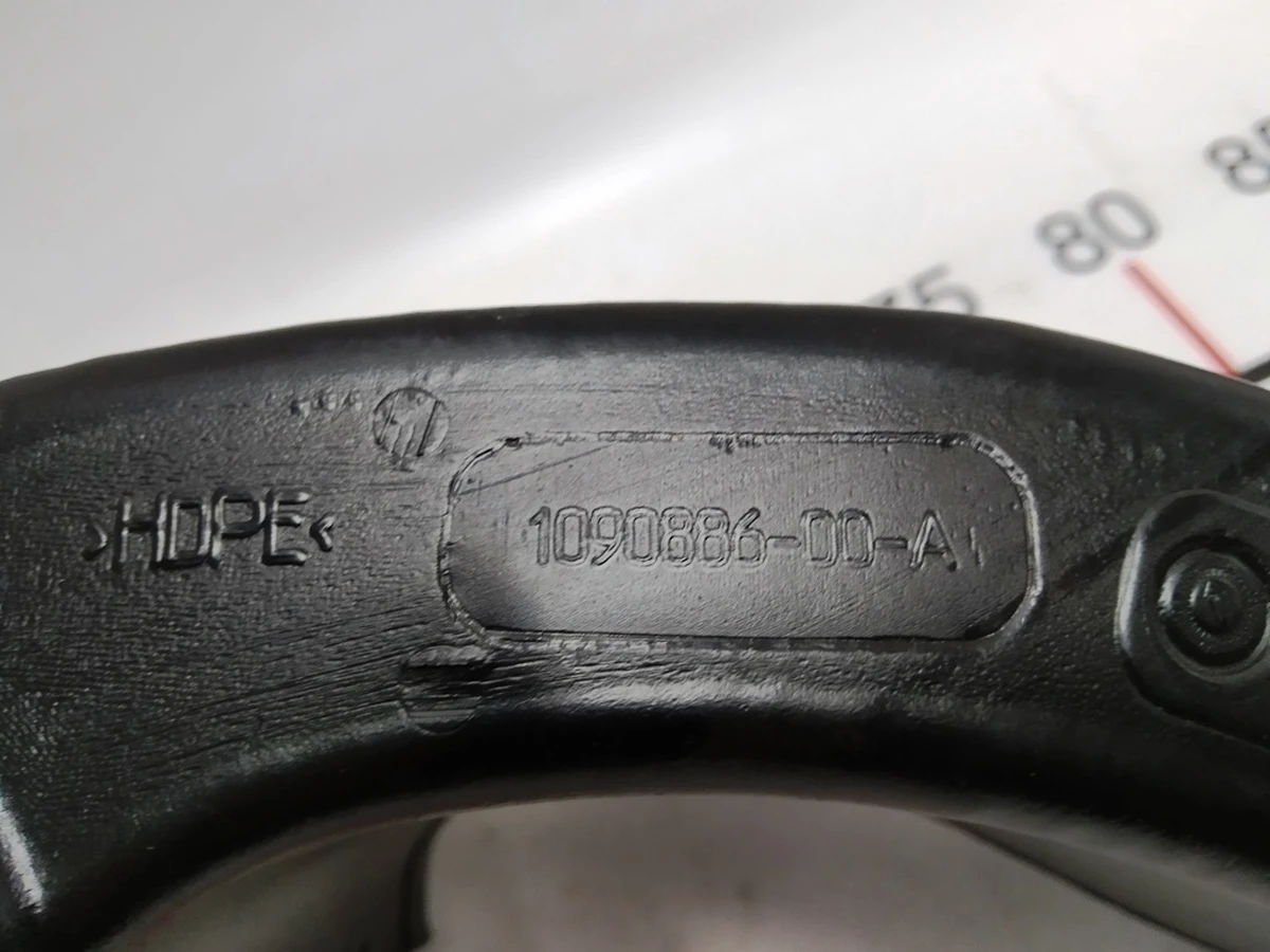 26 Воздуховод багажника верхний правый Tesla Model X 1090886-00-A