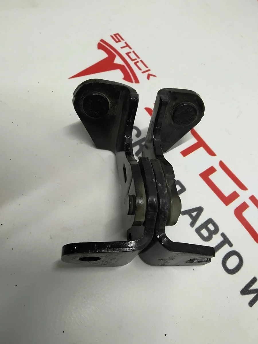 1 Петля двері задньої лівої верхня PBSB Tesla model 3 11091333-00-F