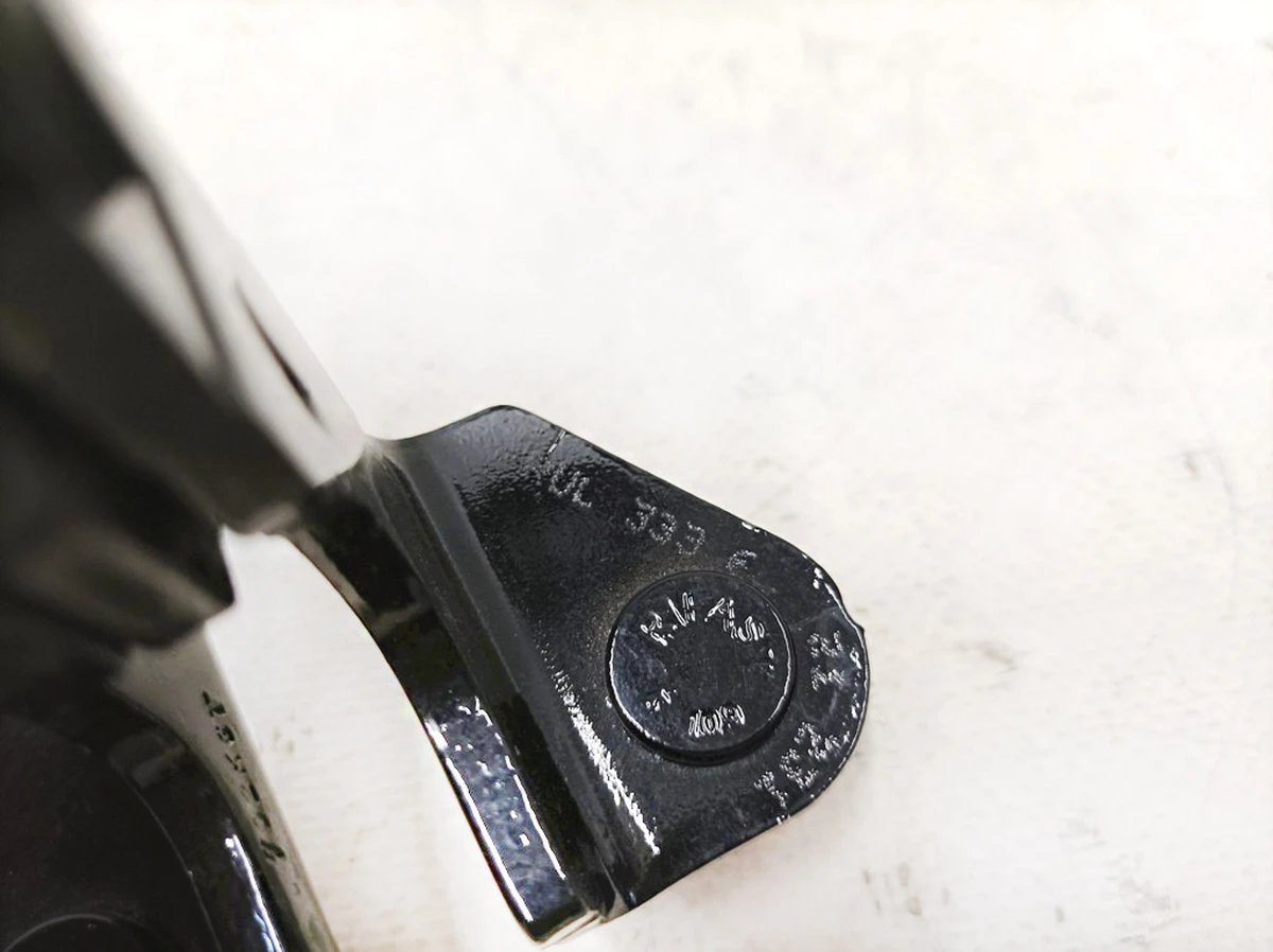 1 Петля дверей задніх лівих верхня PBSB з пошкодженням Tesla model 3 11091333-00-F