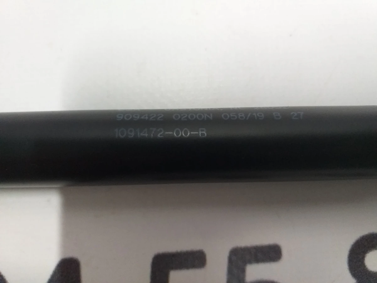 3 Амортизатор (упор газовий) капота лівий правий Tesla Model 3 1091472-00-B