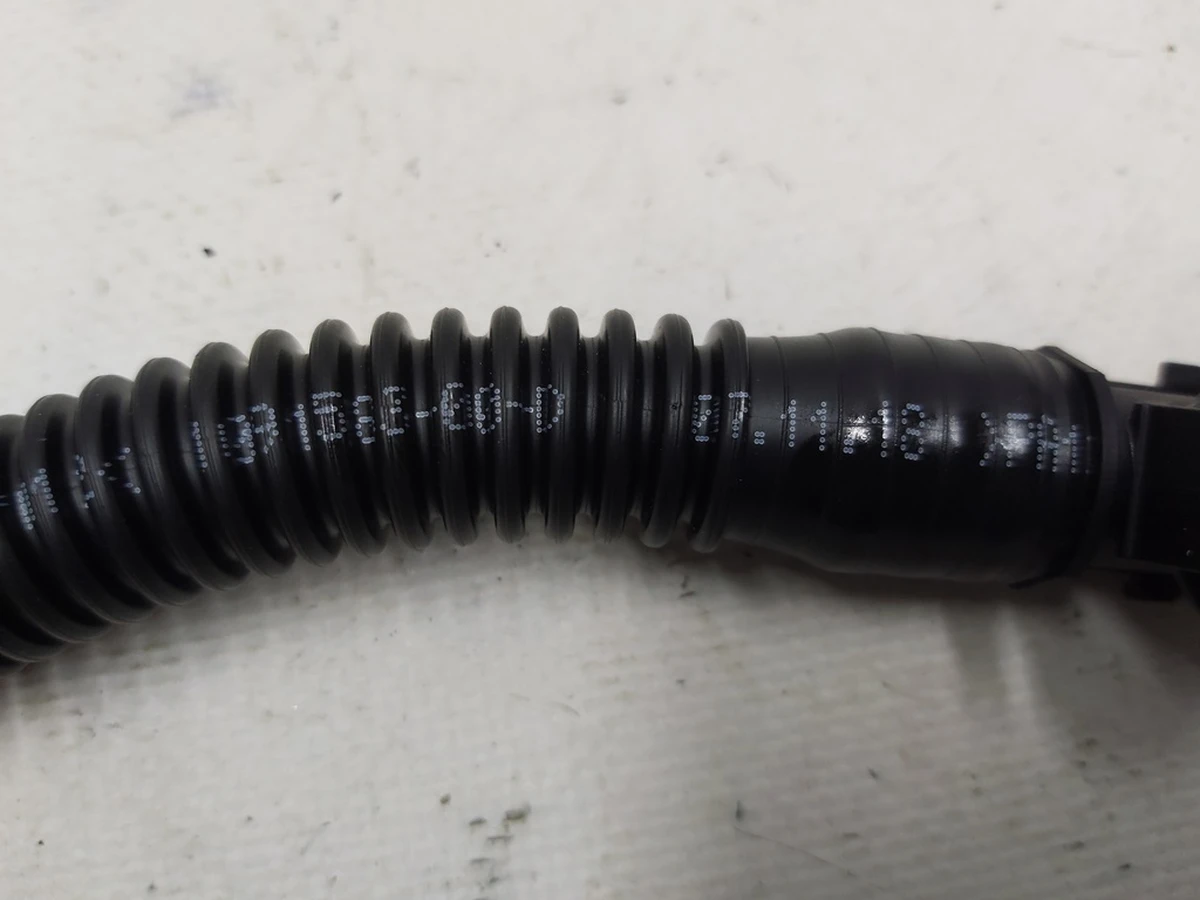 Патрубок системи охолодження основної батареї (RWD) MR Tesla model 3 1091583-00-D