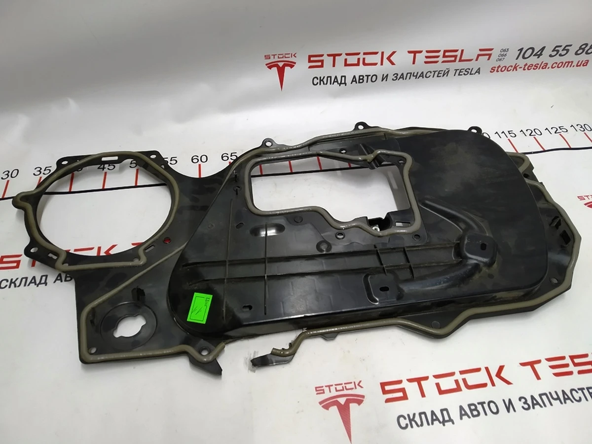 1 Накладка внутрішні двері передньої правої (з пошкодженнями) Tesla model 3 1092147-00-D