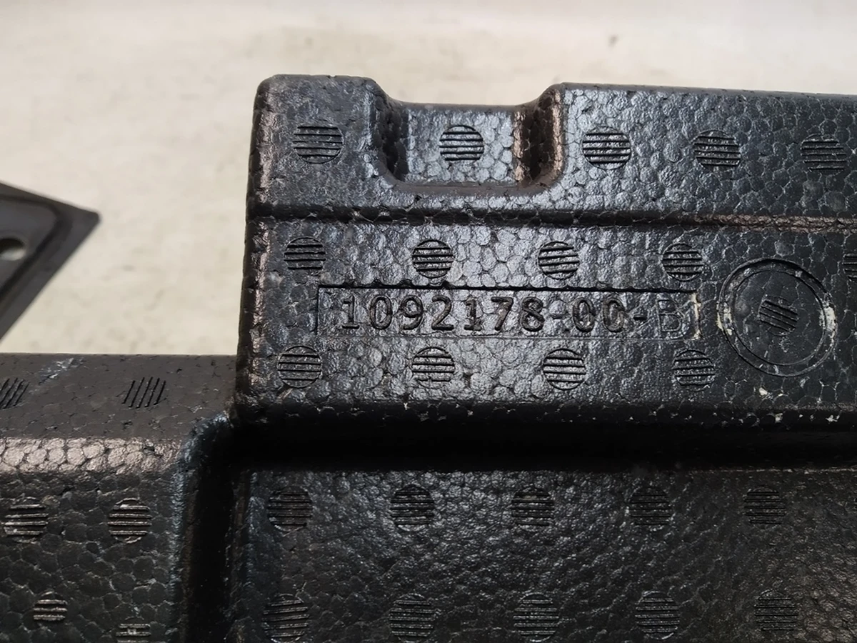 14 RWK, MX 2ND ROW FLOOR SUPPORT BENCH SEAT RHIGT HAND Tesla model X 1092179-00-B