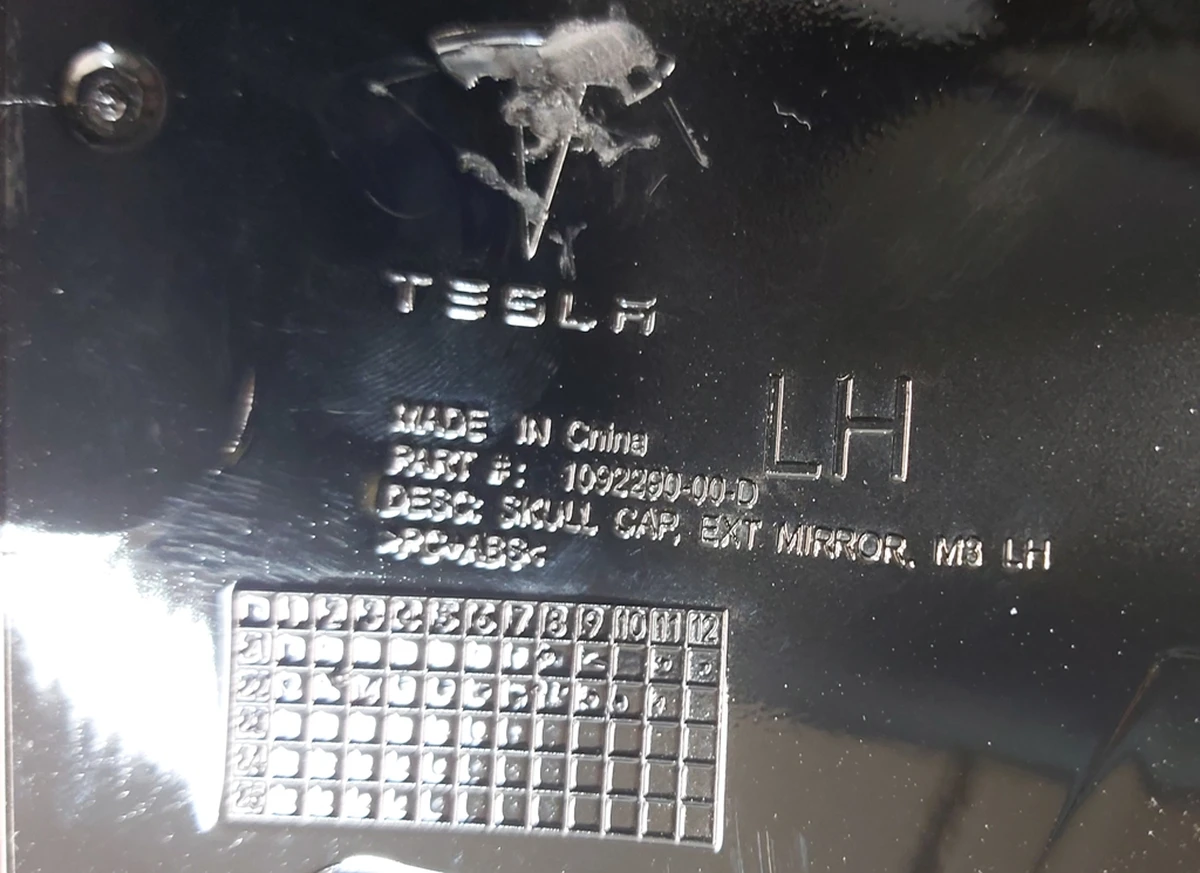 3 Накладка зеркала наружного левого верхняя (скорлупа) PBSB Tesla Model 3 1092290-01-D