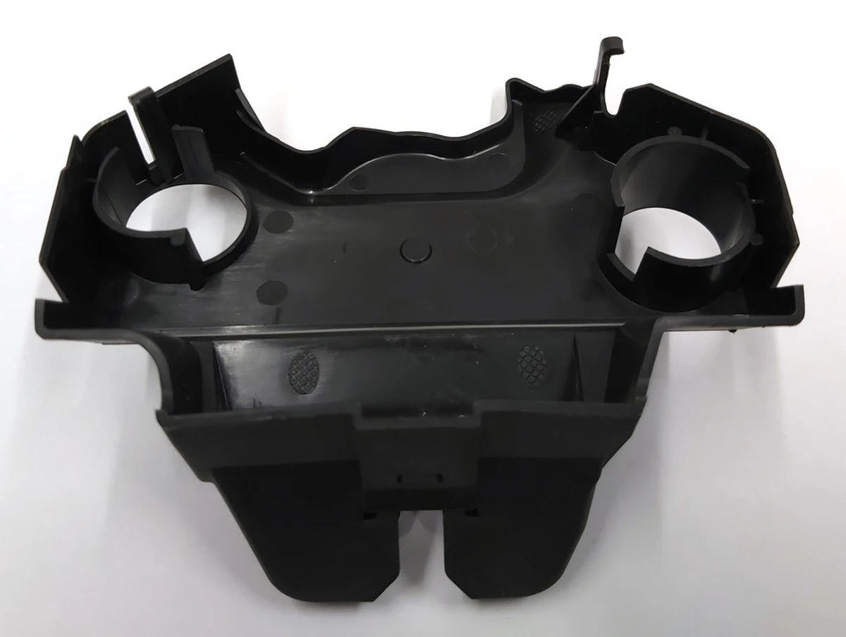 Крышка замка двери багажника Tesla model 3 1092308-00-E