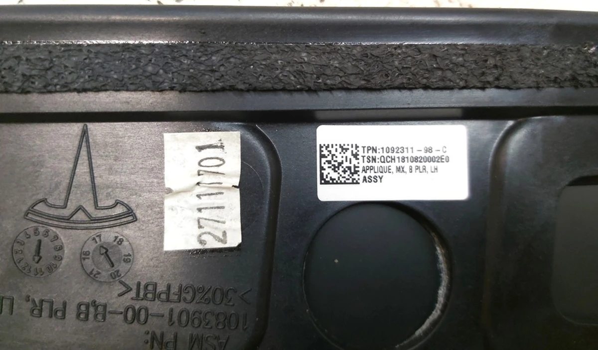 12 Накладка стійки B зовнішня ліва (скло) Tesla model X 1092311-98-F