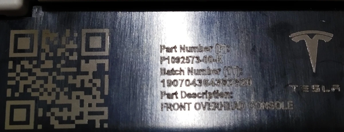 4 Панель освітлення з мікрофоном і кнопкою аварійного сигналу передній (в зборі) Tesla model 3 1092573-00-K