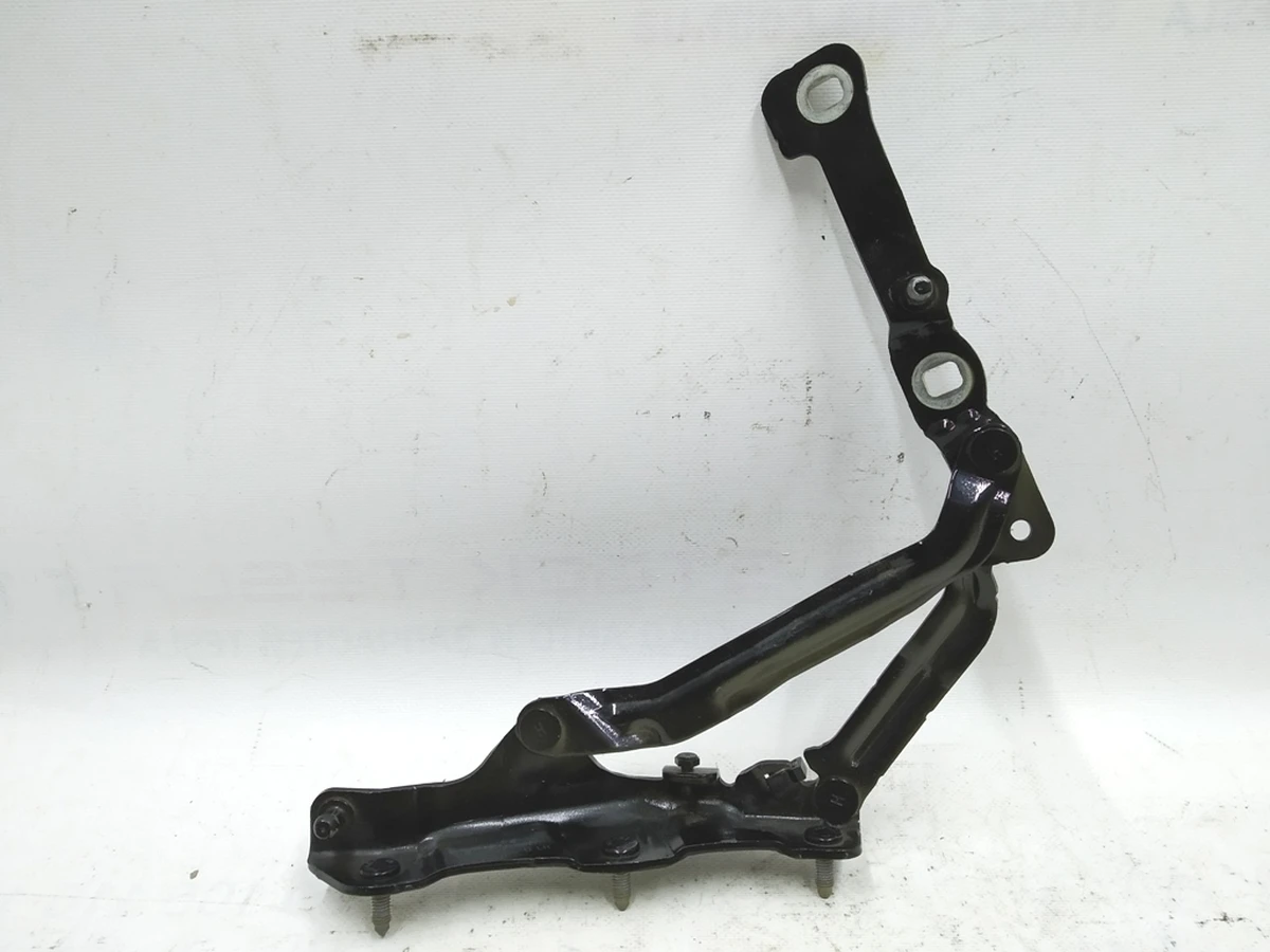 1 Петля кришки багажника ліва Tesla model 3 1092820-00-D