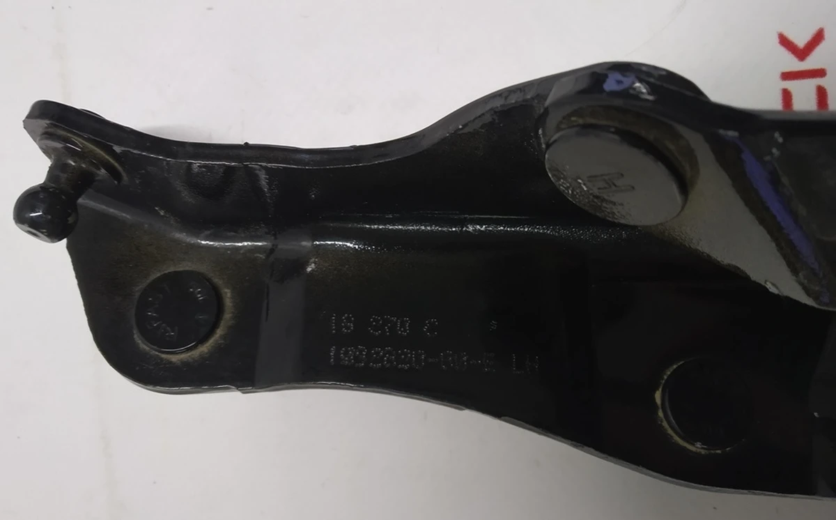 1 TRUNK HINGE LH PBSB Tesla Model 3 1092820-00-E