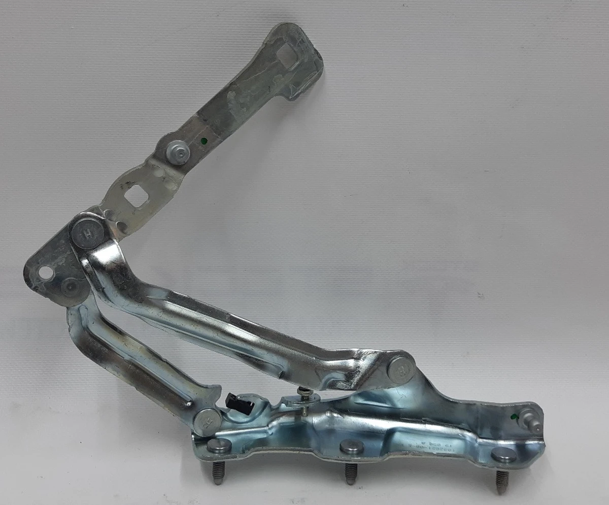2 Петля кришки багажника права Tesla Model 3 1092821-00-E