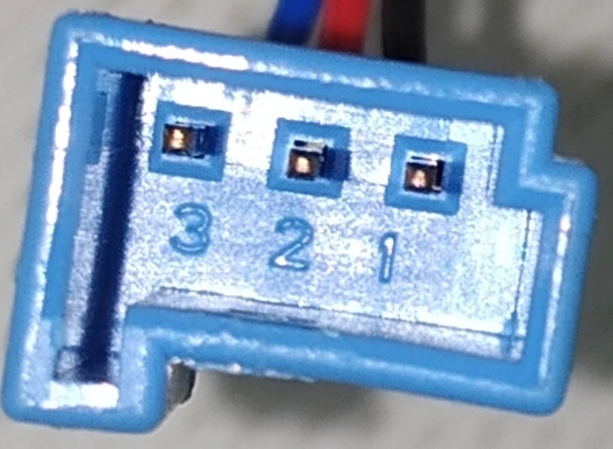 1 Кнопка відкриття дверей задніх лівих Tesla model 3 1090413-01-L