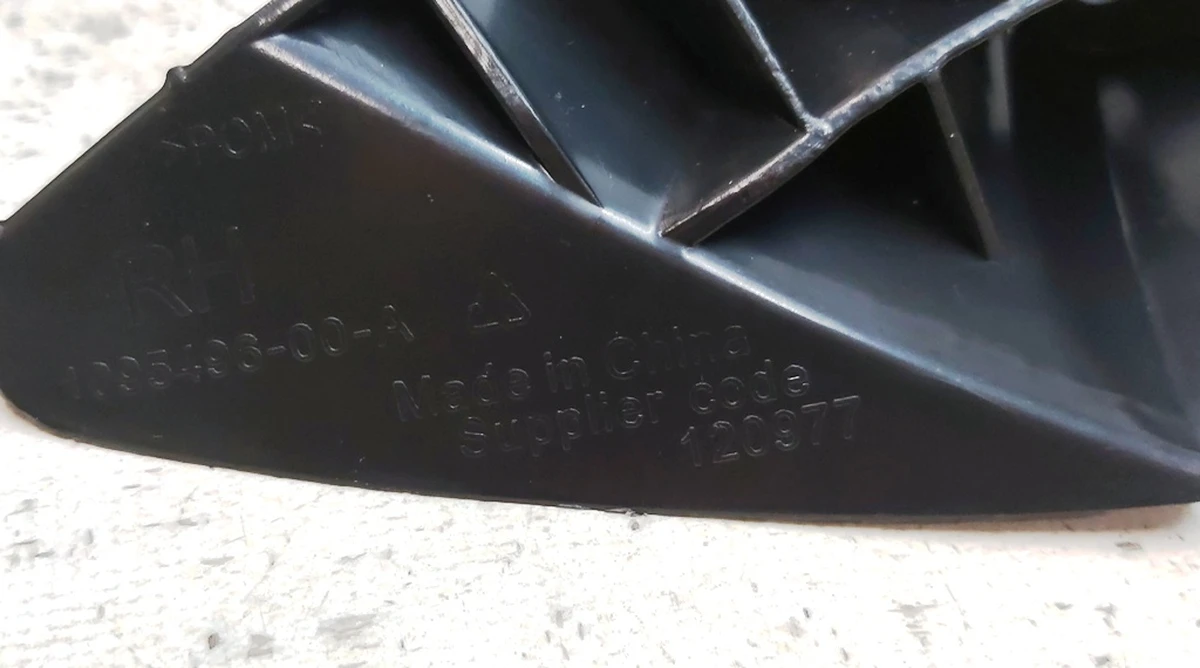 3 Fascia Fender Bracket RH Tesla model S, model S REST 1095496-00-A