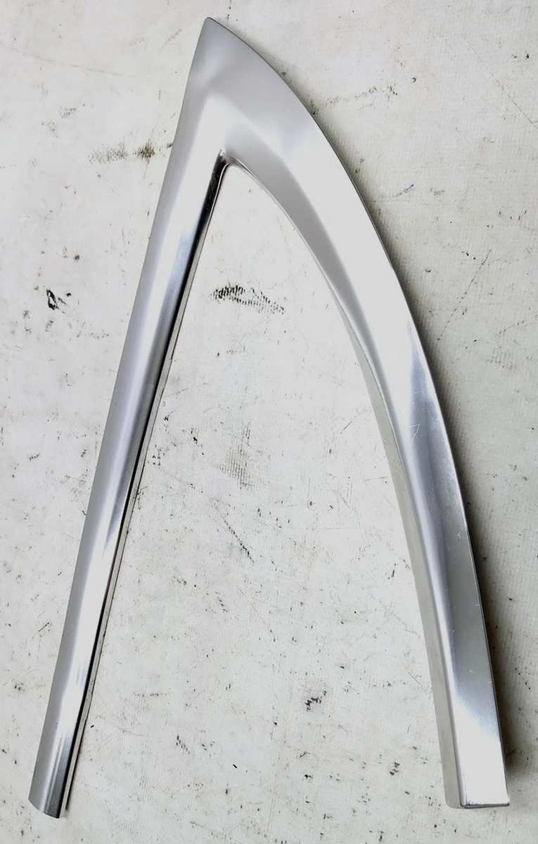 3 M3,REAR QTR BRIGHT TRIM LH with damage Tesla model 3 1095498-00-A