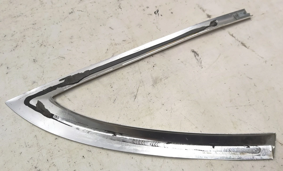 3 M3,REAR QTR BRIGHT TRIM LH with damage Tesla model 3 1095498-00-A