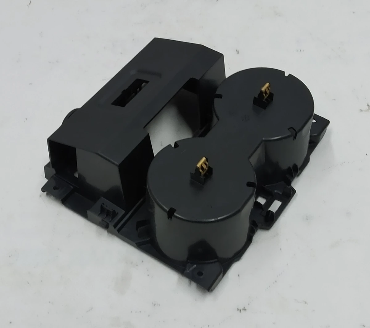 4 Корпус подстаканника центральной консоли в сборе с розеткой 12V (мелкие царапины) Tesla model 3 1095617-00-C