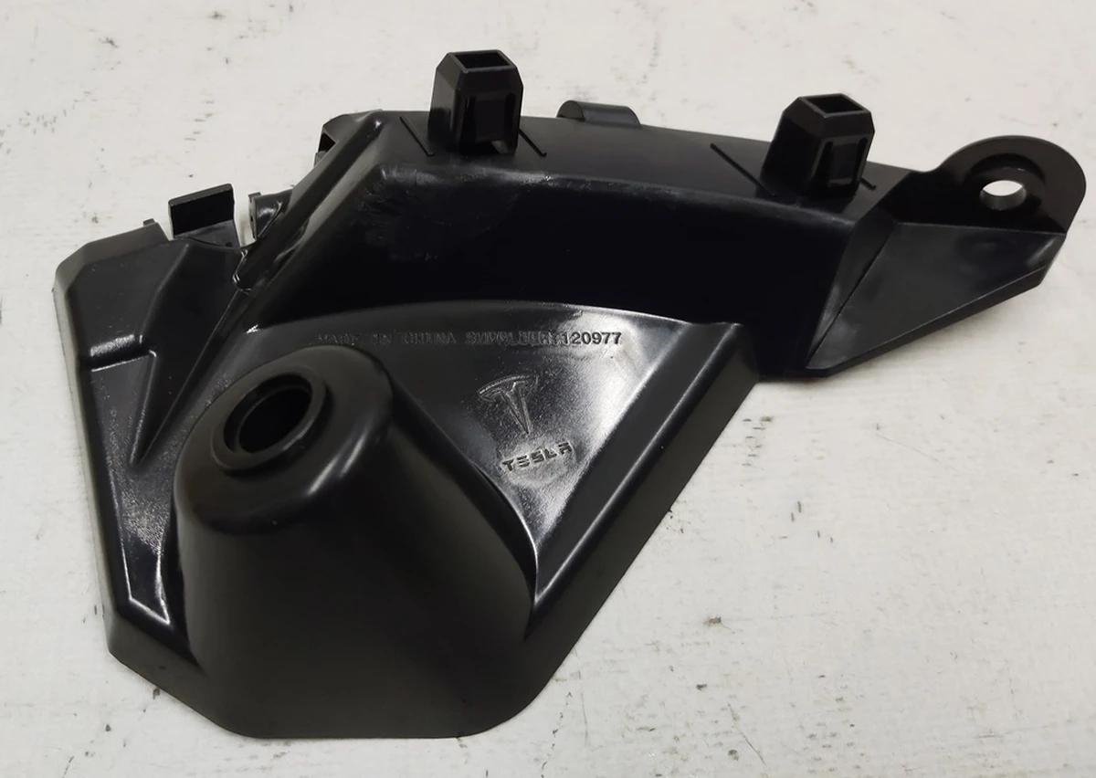 8 Направляюча бампера переднього права (черевик) NEW Tesla model X 1095794-00-B