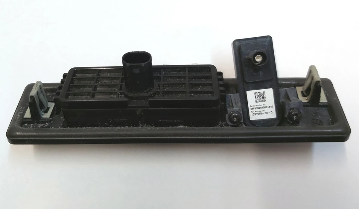 1 Кнопка открытия крышки багажника с камерой в сборе Tesla Model 3 1095949-00-E