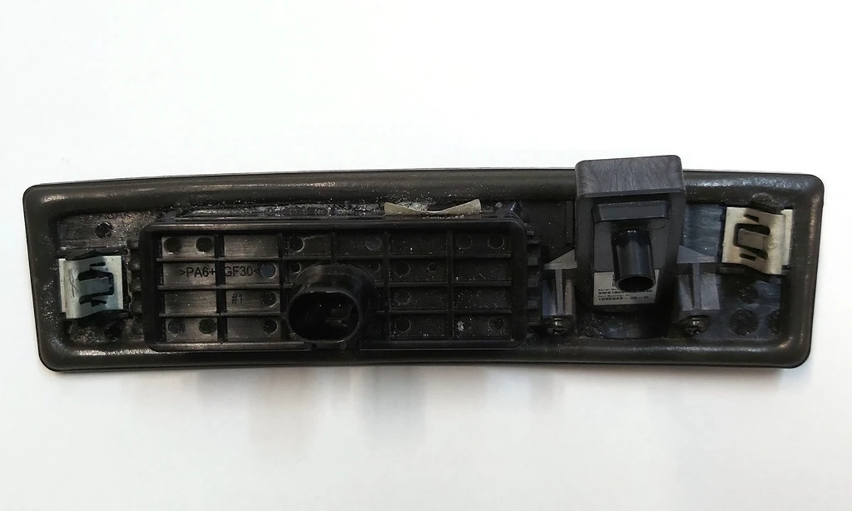 1 Кнопка открытия крышки багажника с камерой в сборе Tesla Model 3 1095949-00-E