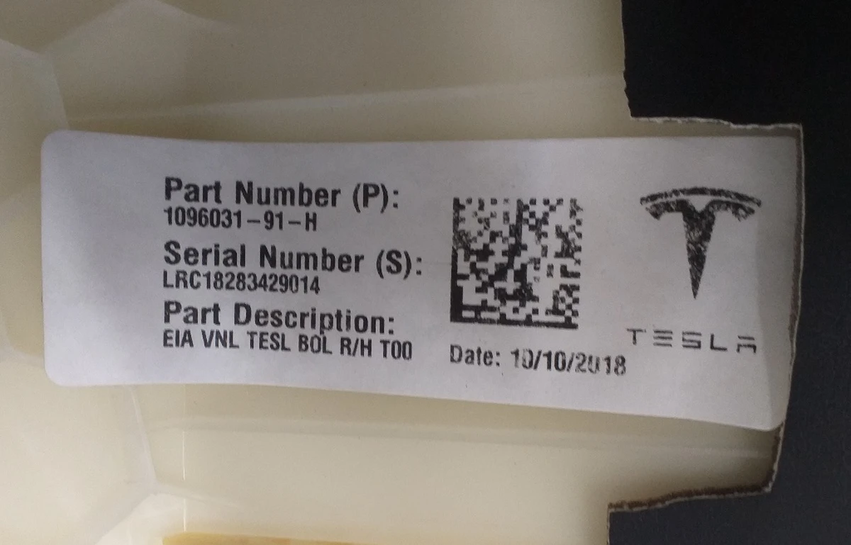 1 Подушка сиденья 2-го ряда правая (PUR BLK) Tesla model 3 1096031-01-I