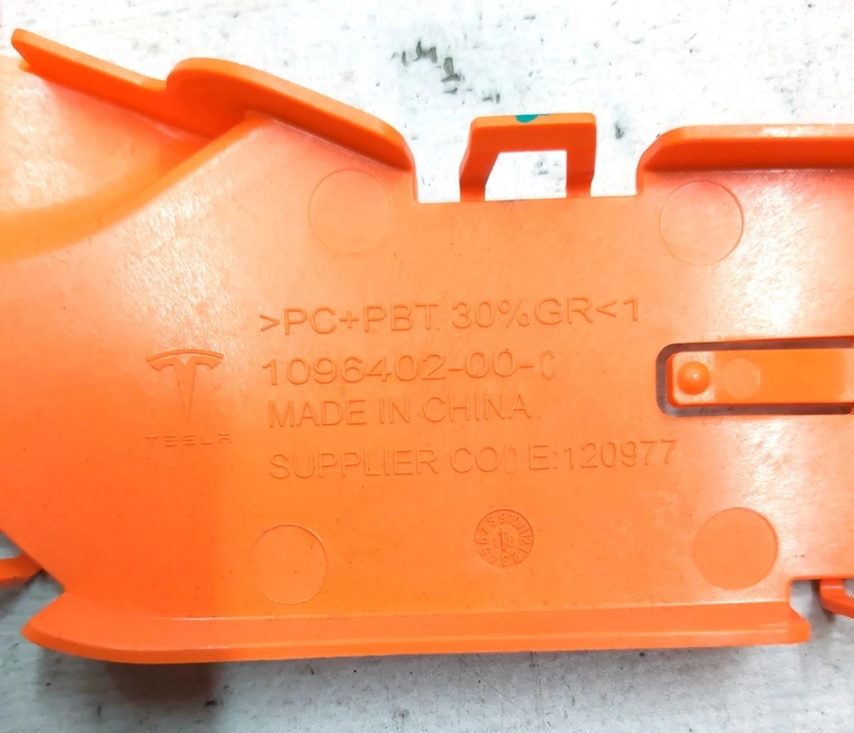 Изолятор шины высоковольтной пентхауса основной батареи Tesla model 3 model Y 1096402-00-C