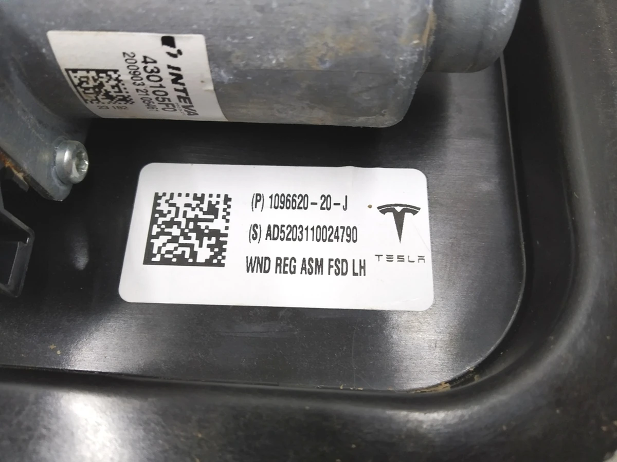 2 Стеклоподъемник передний левый Tesla model 3 1096620-20-J