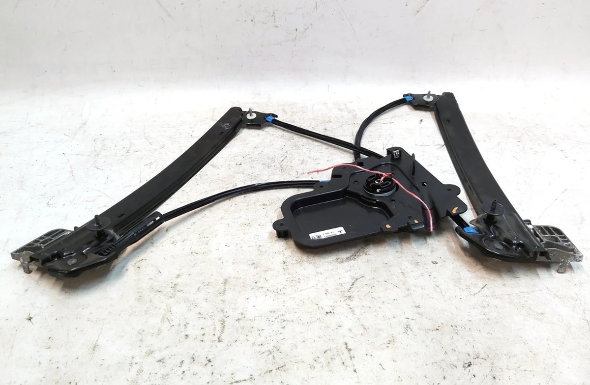 2 Склопідйомник передній правий без електродвигунаTesla model 3 1096621-14-J