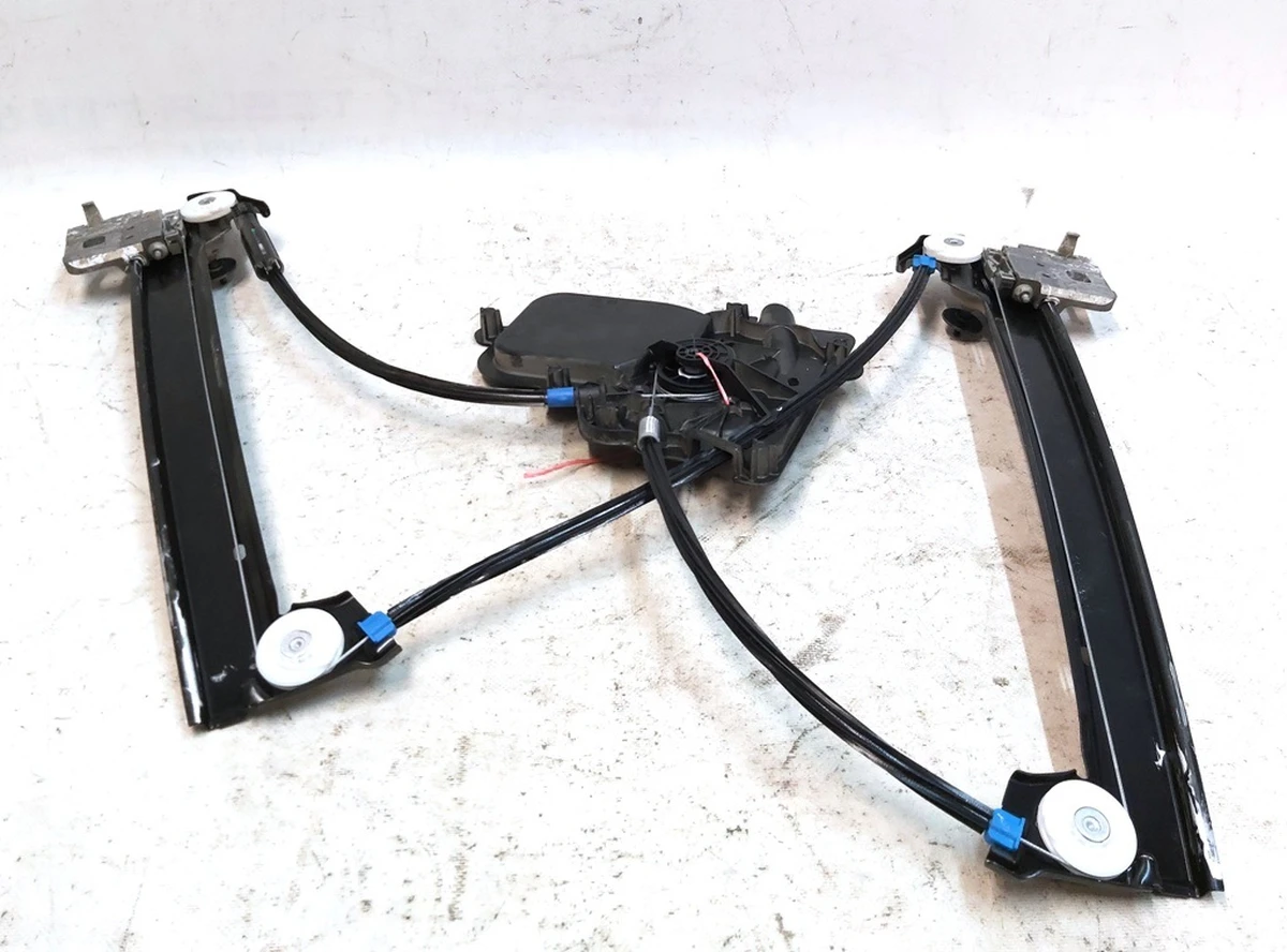 2 Склопідйомник передній правий без електродвигунаTesla model 3 1096621-14-J