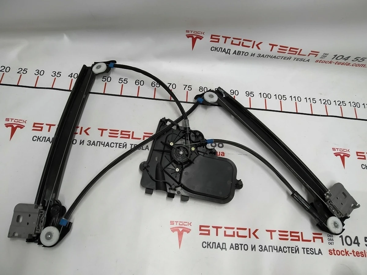 2 WINDOW REGULATOR - FRONT - RIGHT HAND Tesla model 3 1096621-14-J