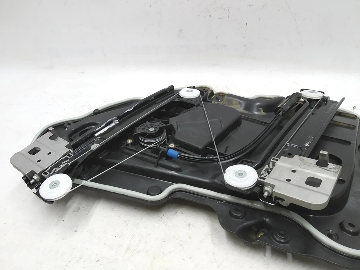 3 Склопідйомник задній лівий Tesla model 3 1096622-00-K