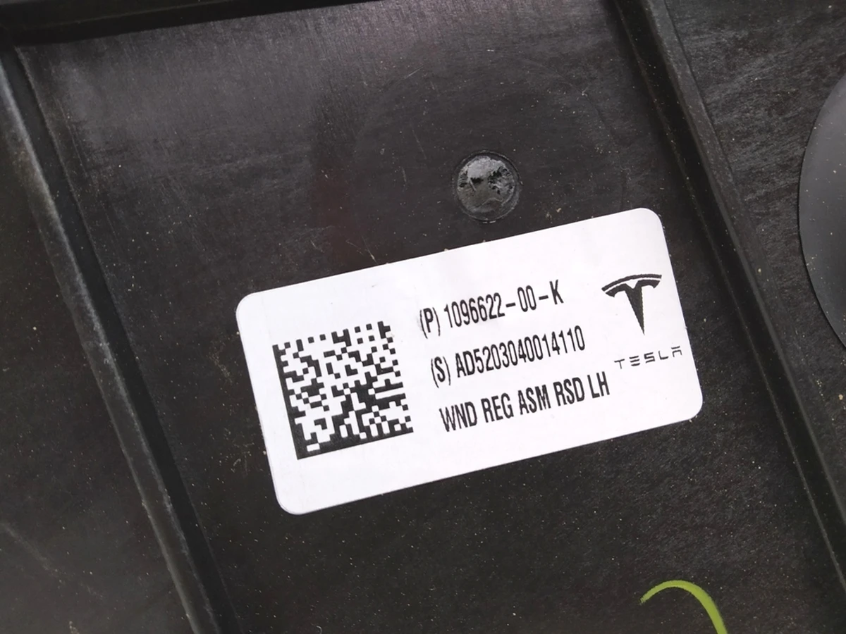3 Склопідйомник задній лівий Tesla model 3 1096622-00-K