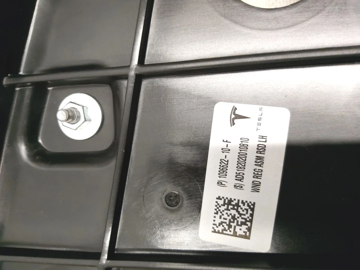 3 INTEVA RR LH WINDOW REGULATOR Tesla model 3 1096622-00-K