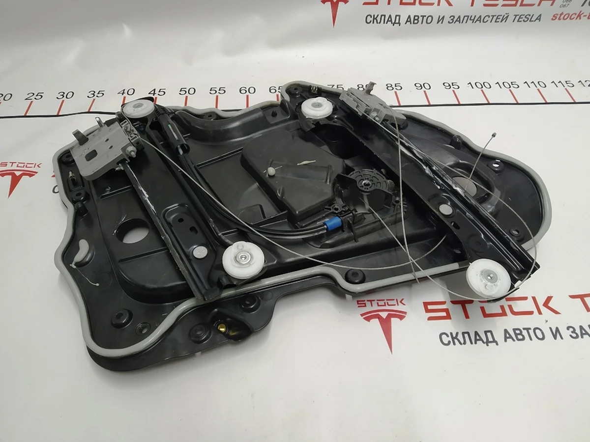 INTEVA RR RH WINDOW REGULATOR without electric motor Tesla model 3 1096623-00-K