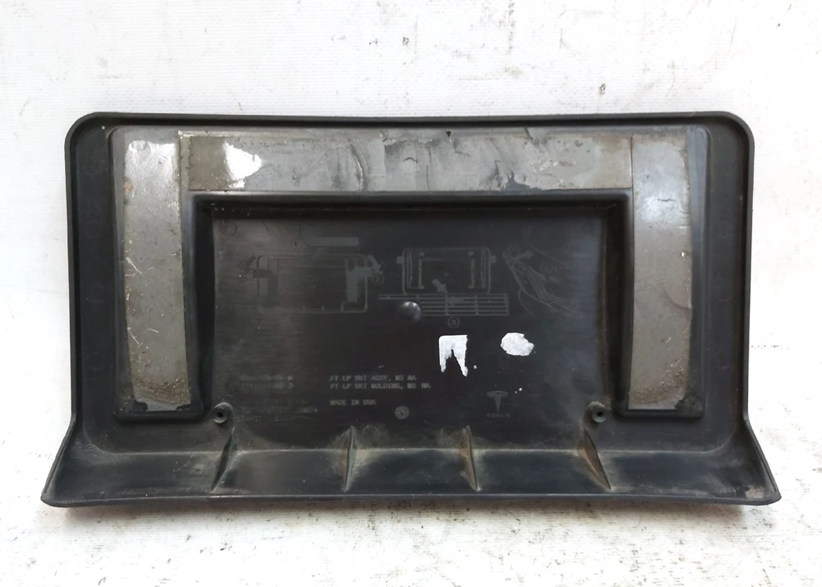 1 FR LICENSE PLATE BRACKET NA ASSY with damage Tesla model 3 1096829-00-G