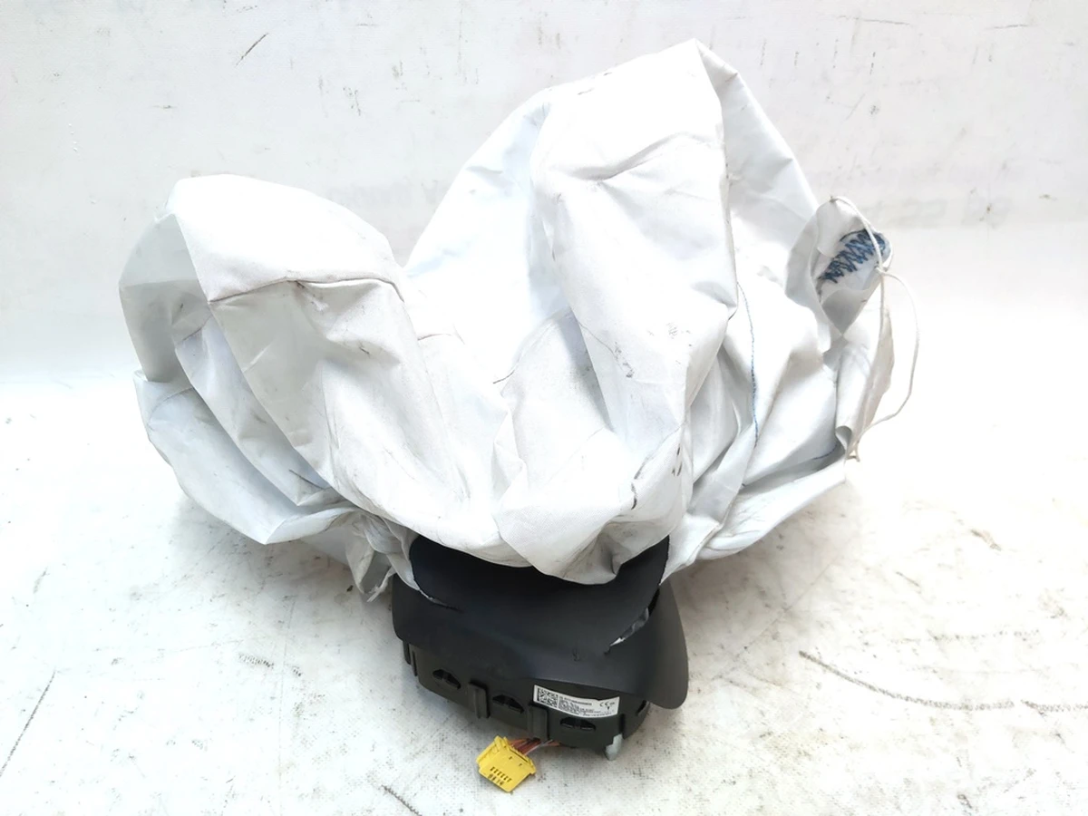 1 Подушка безопасности водителя в сборе (под восстановление) Tesla model 3 1508347-00-C