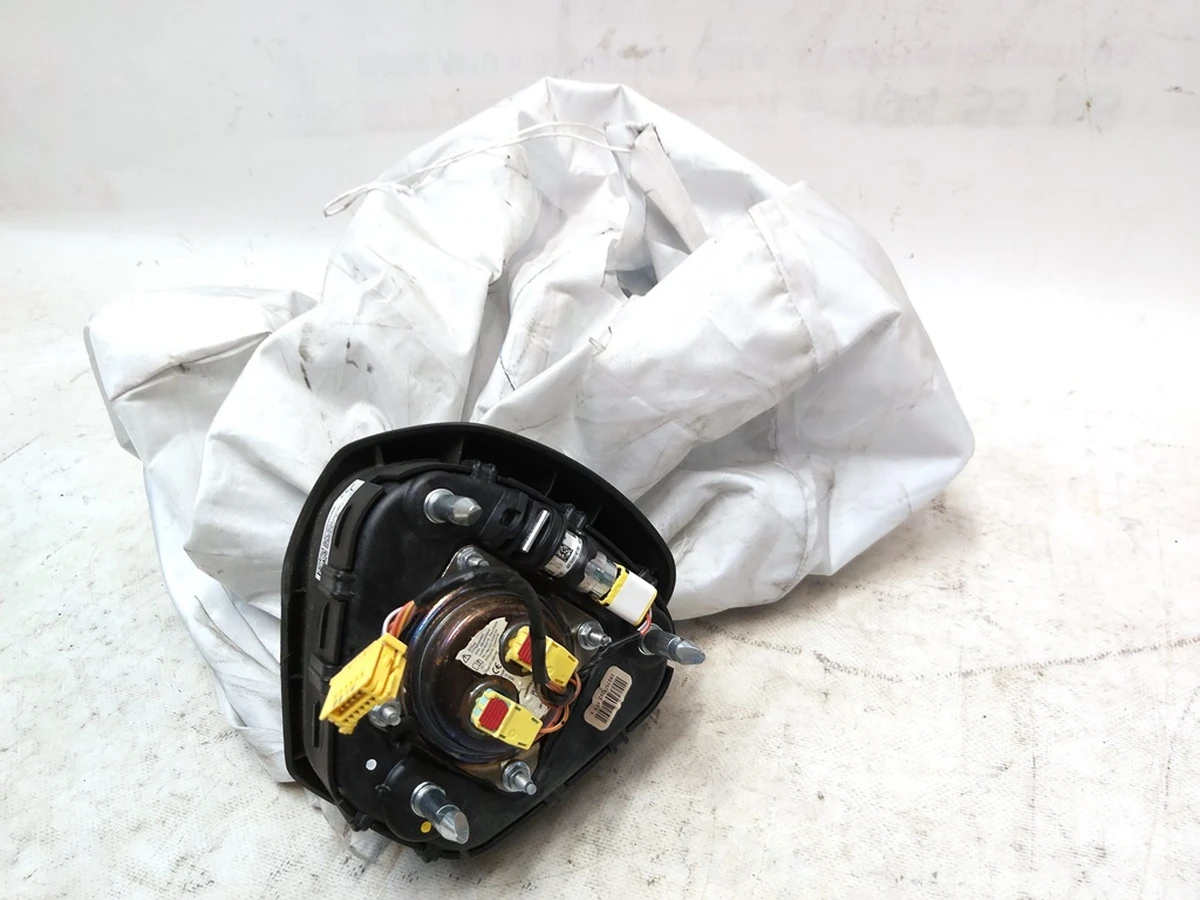 1 Подушка безопасности водителя в сборе (под восстановление) Tesla model 3 1508347-00-C