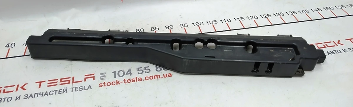 6 Упор (підтримка) передній нижній частині подвійного лівого сидіння 2-го ряду Tesla model X 2345607