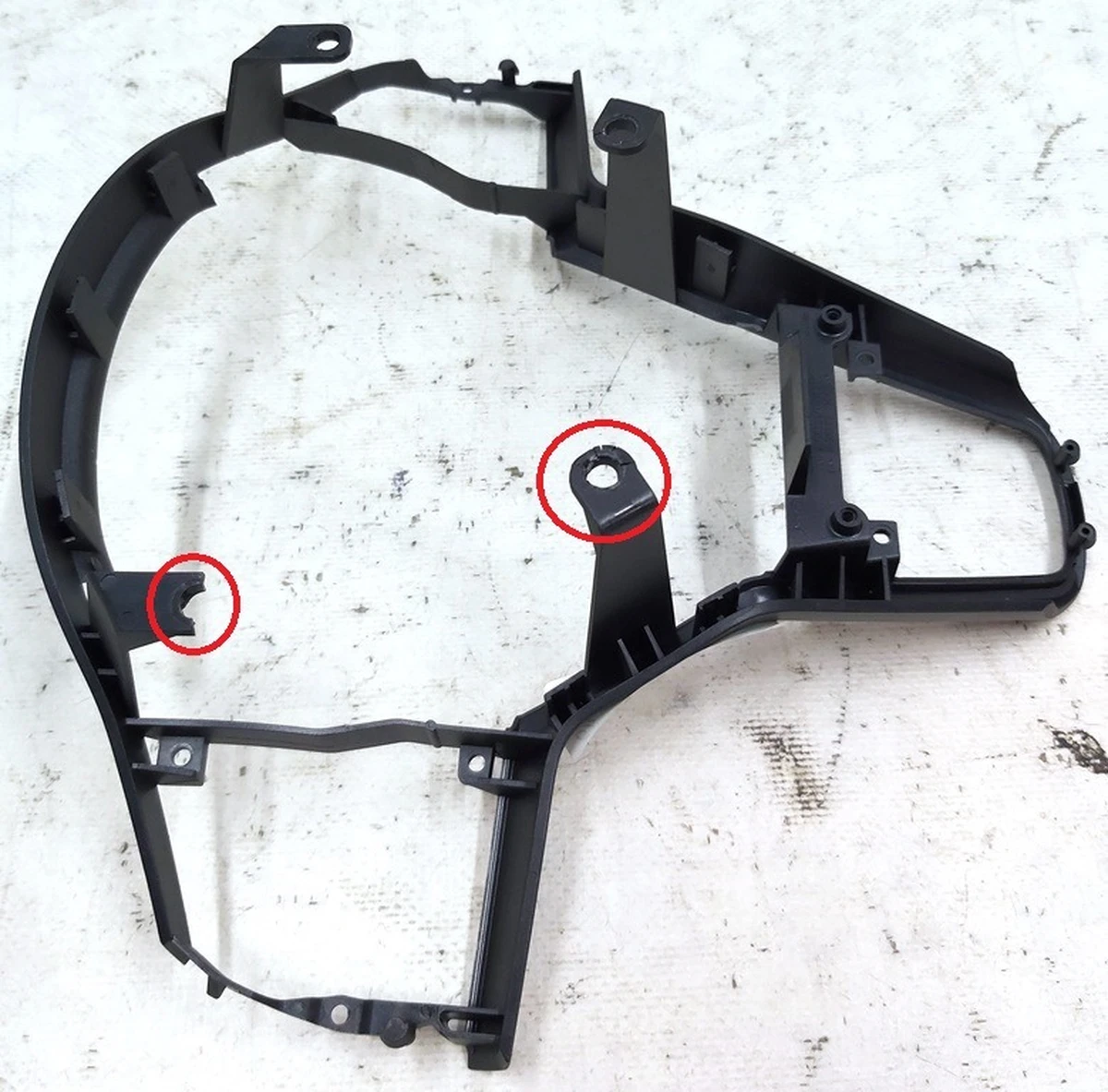 Decorative housing driver airbag on steering wheel with damage Tesla model 3 1096973-00-E