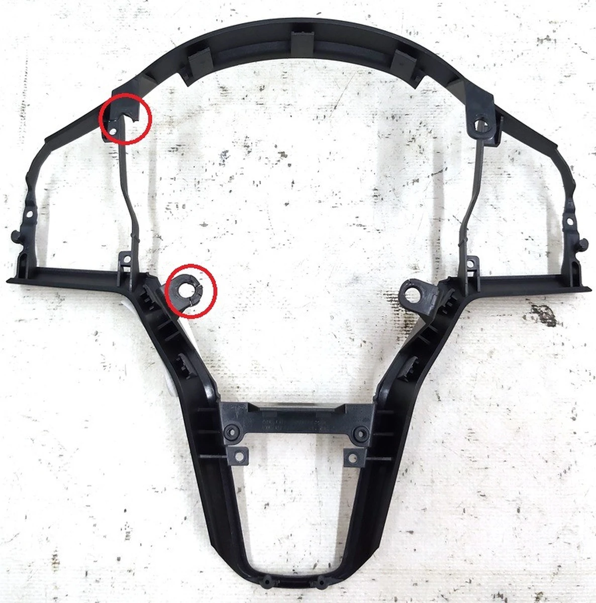 Decorative housing driver airbag on steering wheel with damage Tesla model 3 1096973-00-E