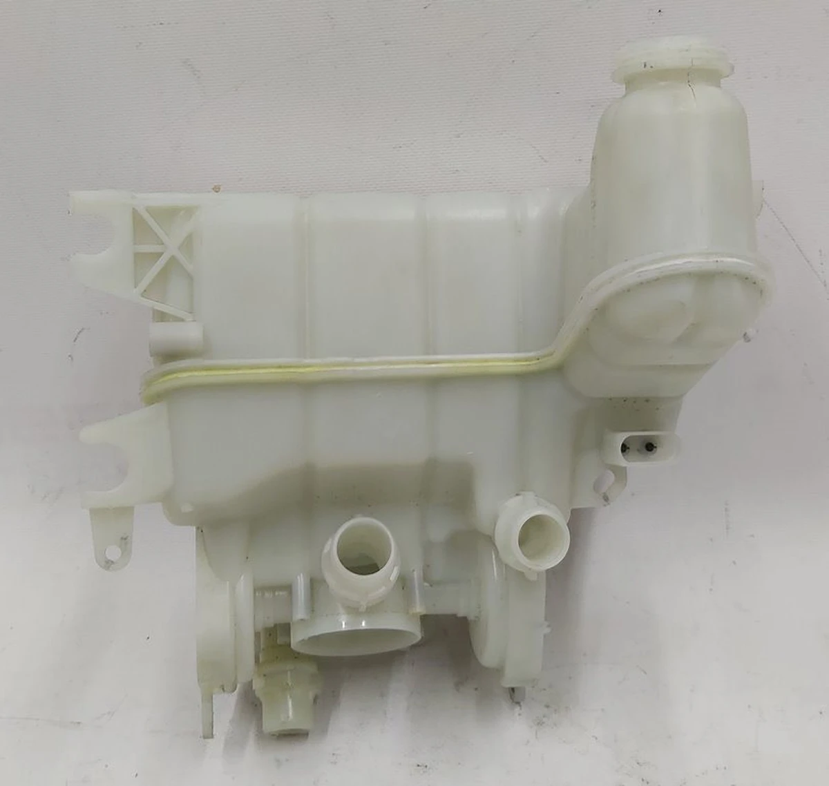 Расширительный бачок охлаждающей жидкости Tesla model 3 1097015-00-M