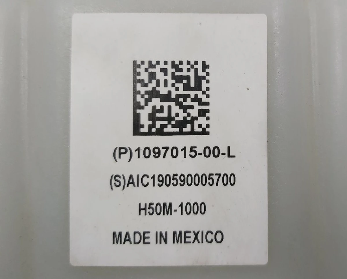 Расширительный бачок охлаждающей жидкости Tesla model 3 1097015-00-M