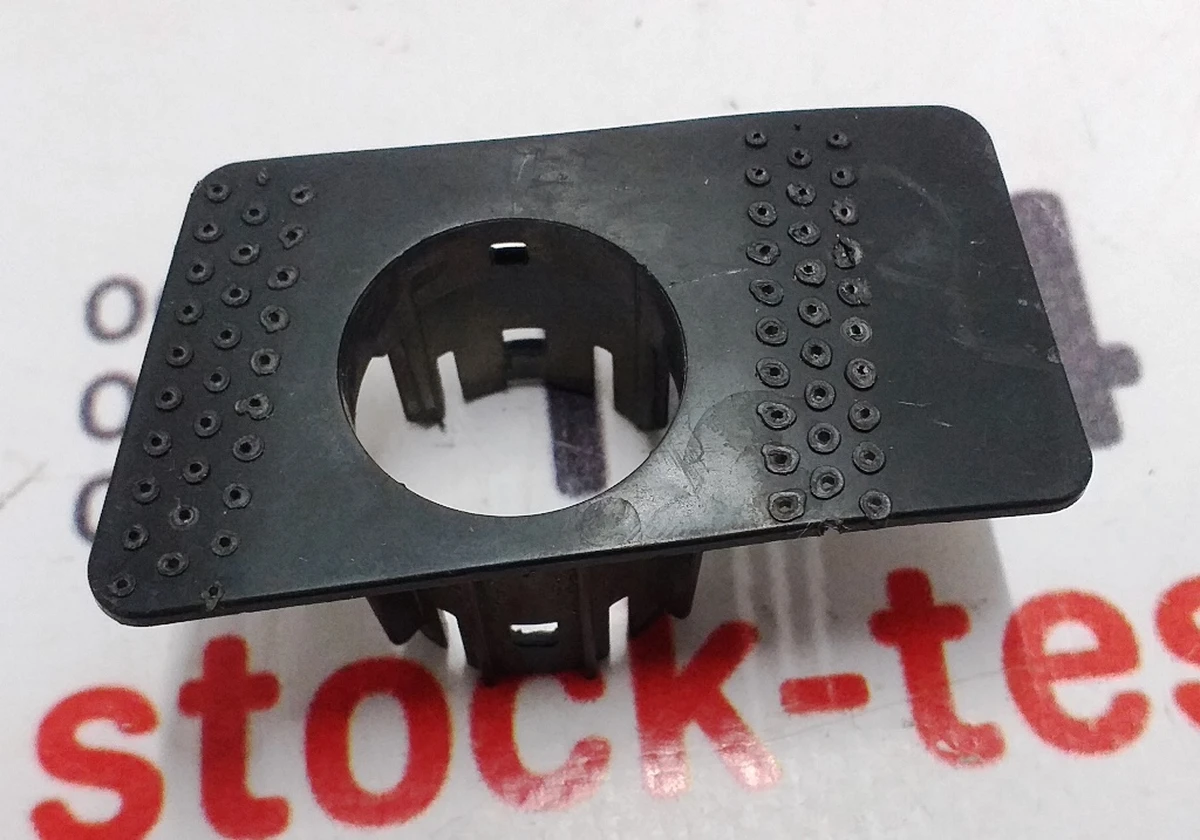 8 Кронштейн крепления парктроника S2 Tesla model X 1097465-00-A