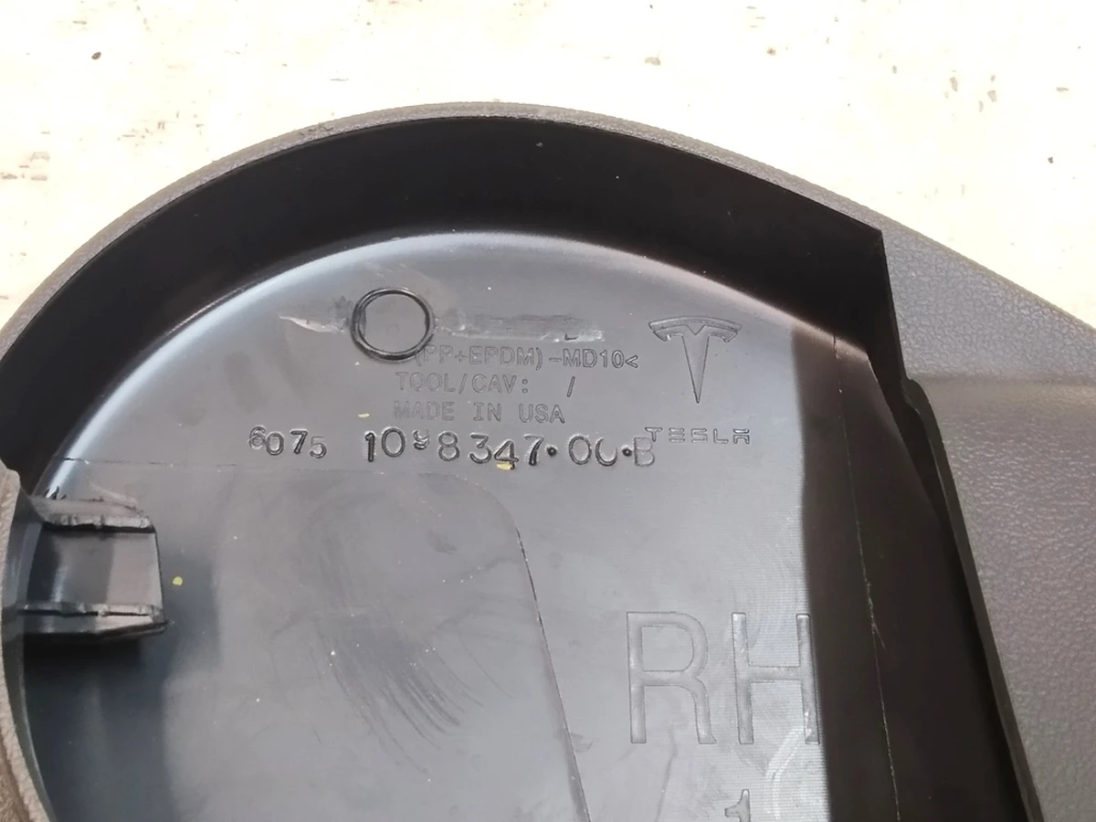 10 1ST ROW INBOARD SIDESHIELD - LEFT HAND Tesla Model 3, Model Y 1557724-00-E